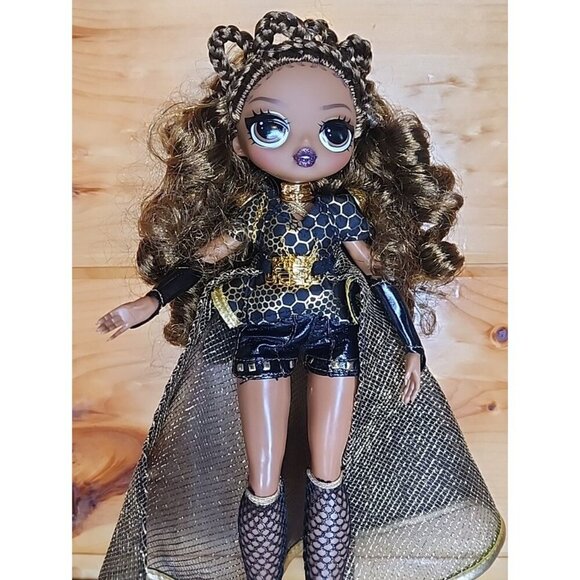 LOL Surprise OMG FIERCE ROYAL BEE Fashion Doll Gold Black Outfit Cape- 11.5” - Picture 4 of 12
